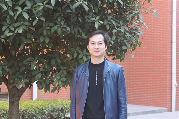 戚（qī）章方